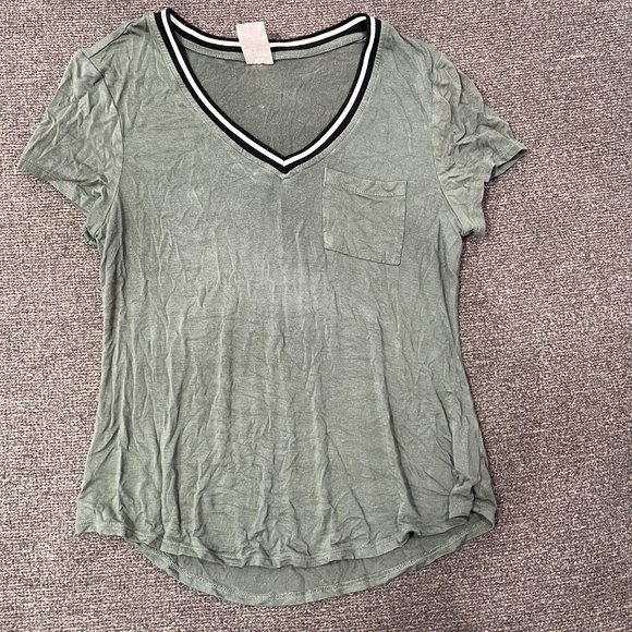 Green Pocket T-Shirt - Picture 1 of 2